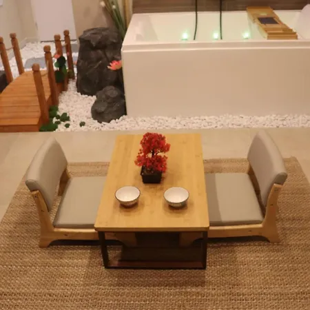 Balneotherapie Sur Le Theme Du Japon Et De La Mediterranee Apartamento