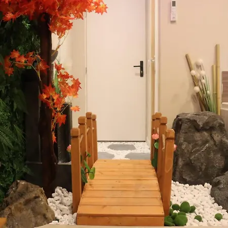 Balneotherapie Sur Le Theme Du Japon Et De La Mediterranee * Tolón