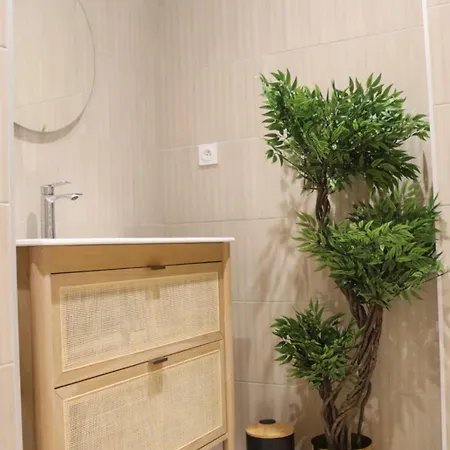 Balneotherapie Sur Le Theme Du Japon Et De La Mediterranee Apartamento