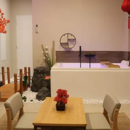Balneotherapie Sur Le Theme Du Japon Et De La Mediterranee Apartamento Tolón